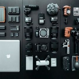 visuel appareil photo, drone, ordinateur et objets numériques